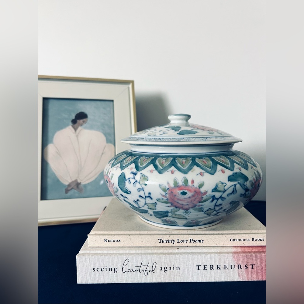 Vintage Chinese Porcelain Oval Ginger Jar | Chinoiserie - Picture 2 of 5